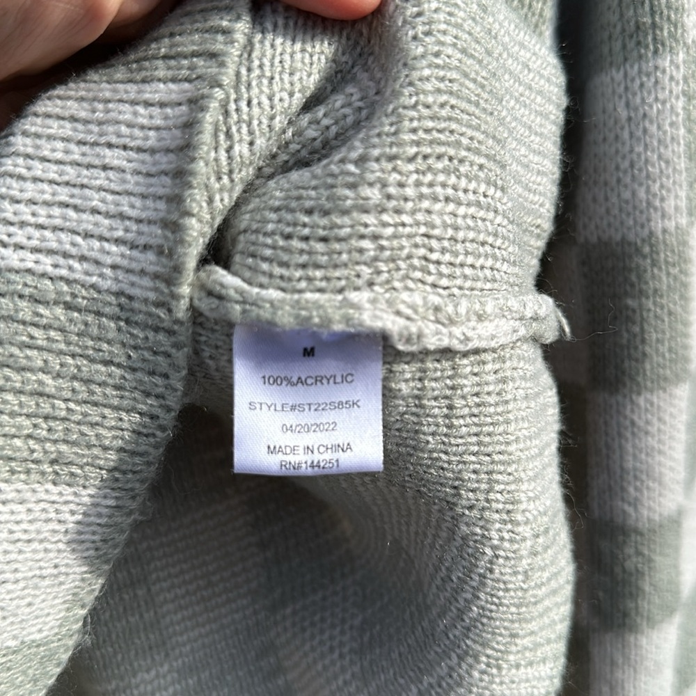 Cute Sweater - Moss green and off-white checkerboard. Shorter style - Picture 3 of 5